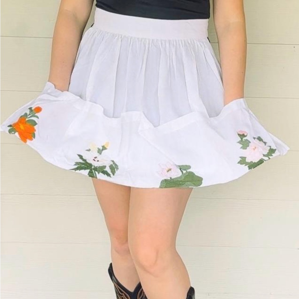 Vintage 1960’s Soft White Cotton Apron • Floral Embroidery • Pockets - Holiday